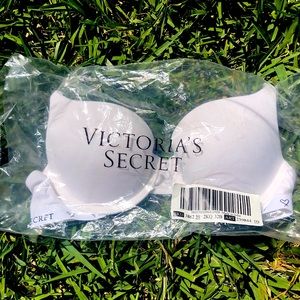 VICTORIA’S SECRET 32B white T-shirt push up bra